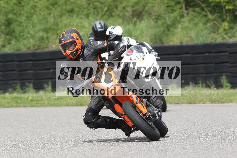 Archiv-2025/10 23.04.2025 Cornu Master School ADR/rot-rouge/50